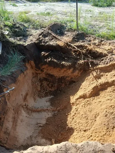 Gotowy wykop z wyrównanym dnem pod posadowienie zbiornika